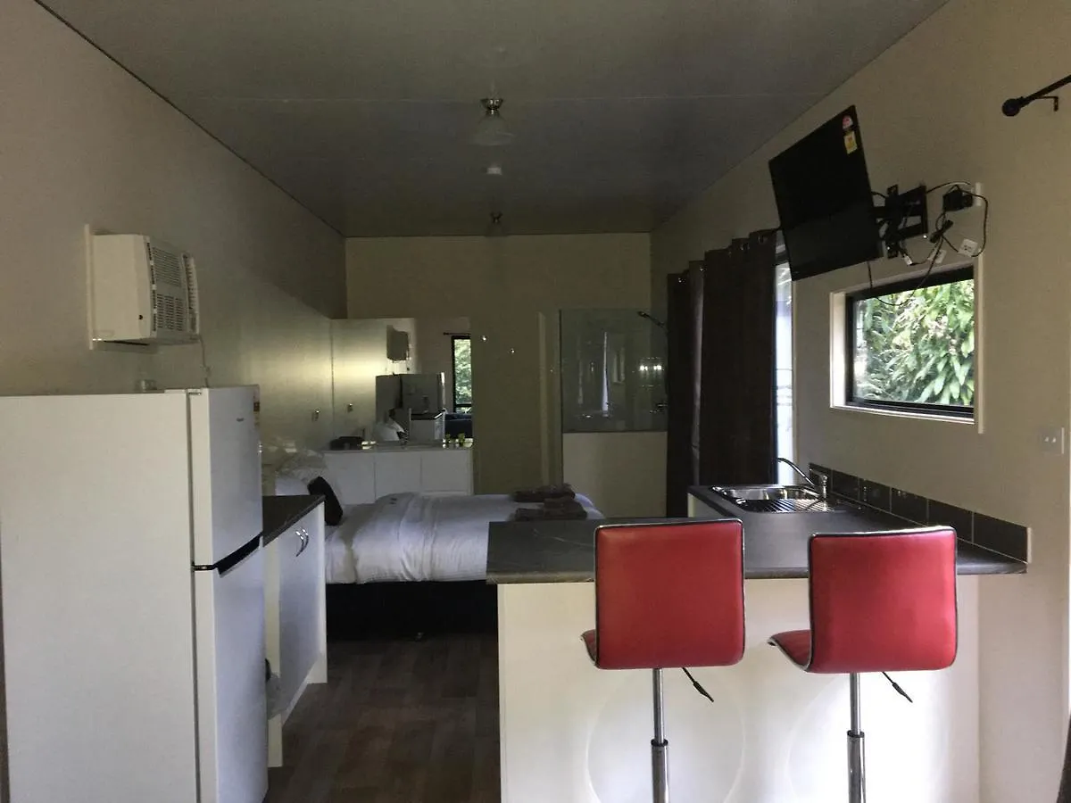 Mapleton Cabins & Caravan Park 3*,